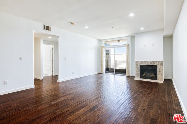 Photo - 401 N Serrano Ave Unit 304