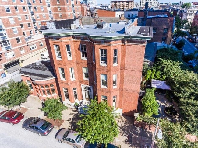 Drone de 106 Chase - 106 E Chase St Unidad 2