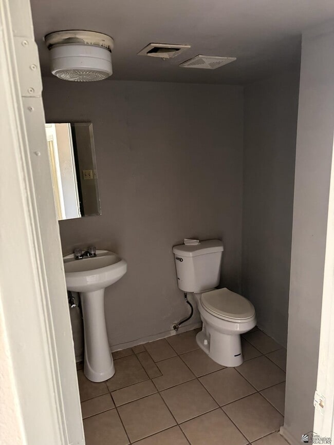 Photo - 1508 W 9th Pl