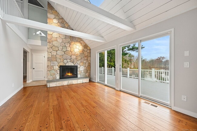 Photo - 144 W Norwalk Rd