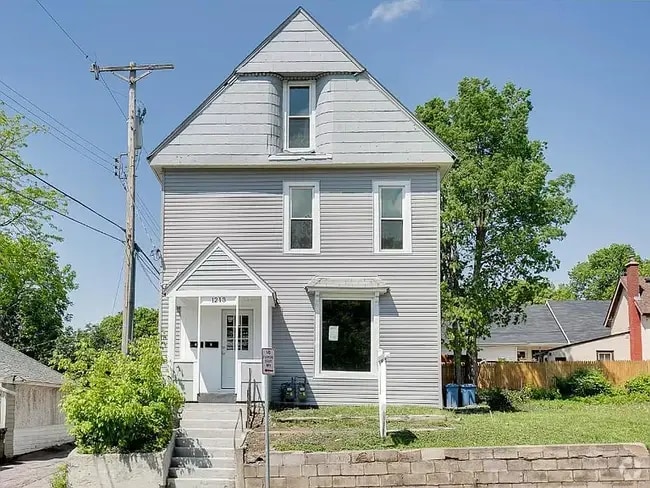 Building Photo - 1213 NE Lowry Ave Unit 2 Rental
