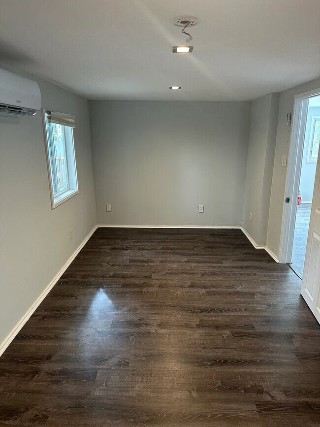 Photo - 25 NE 69th St