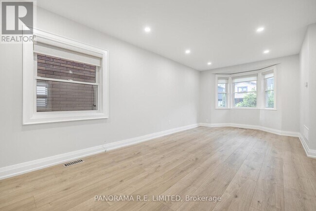 Photo - 140 Wolfrey Ave