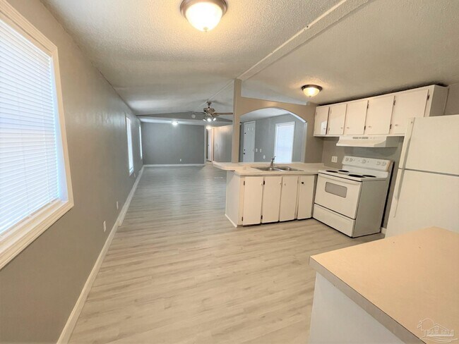 Photo - 8103 N Palafox St