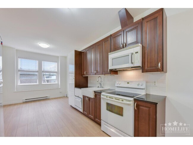 Photo - 6983-6192 192 St