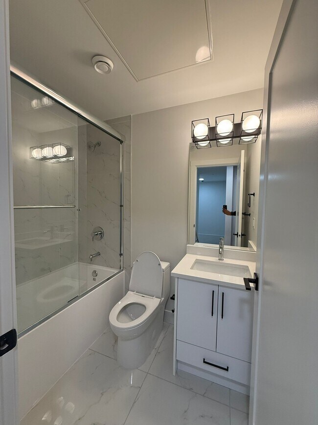 Photo - 163-175A 175a St