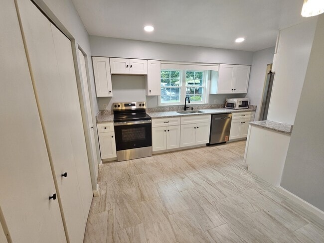 Photo - 35 Summercreek Dr