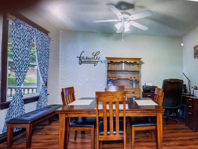 Photo - 4424 Dewey Ave