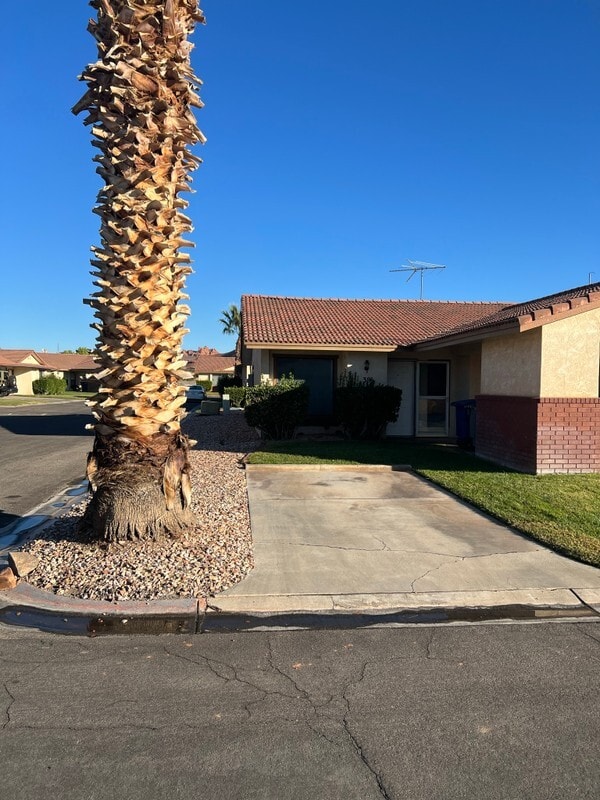 1075 1400 W St