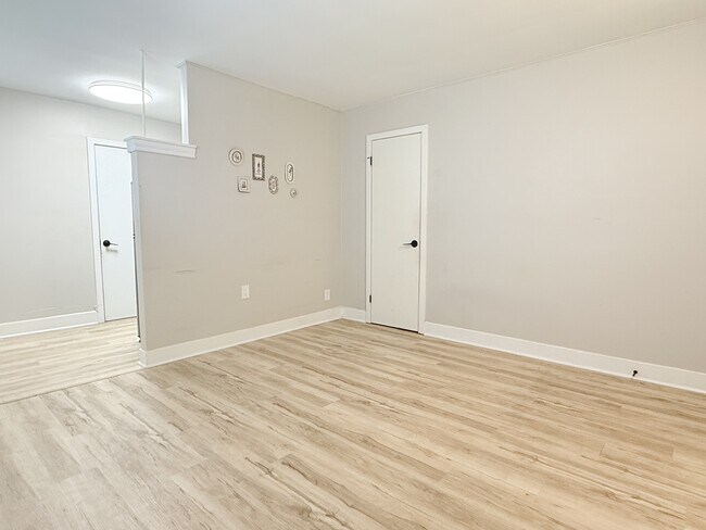 Photo - 308 Askin Ave Unit 9