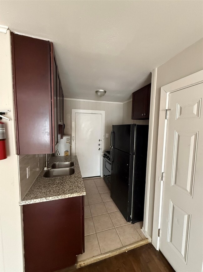 Building Photo - 5010 Ennis St Unit 3 Rental