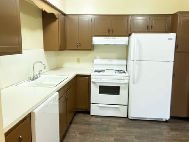 Kitchen 2 - 3329 Breton Rd SE Unit 3325-11