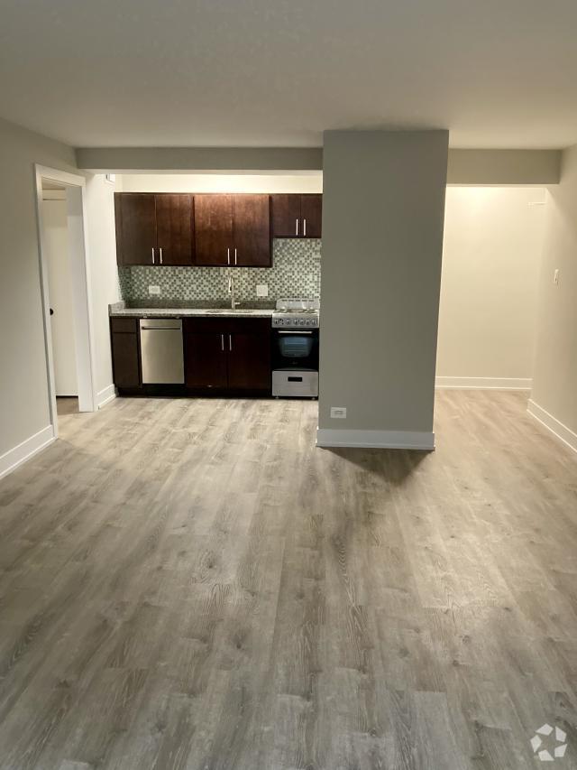 Building Photo - 1 bedroom in Chicago IL 60657 Rental