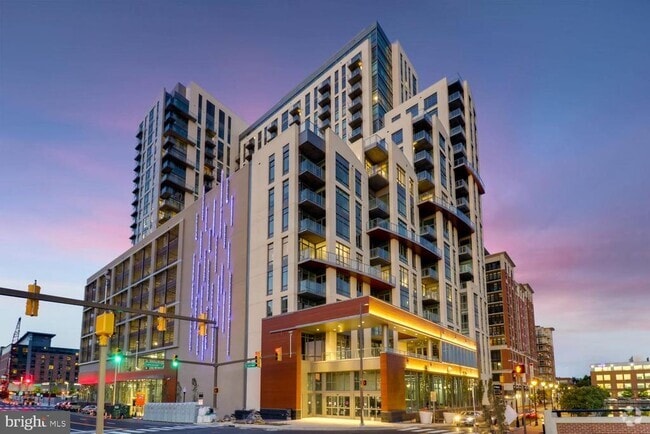 Building Photo - 1330 Lancaster St Unit C403 Rental