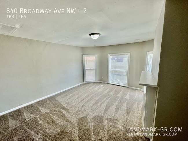 Photo - 840 Broadway Ave NW Unidad 2