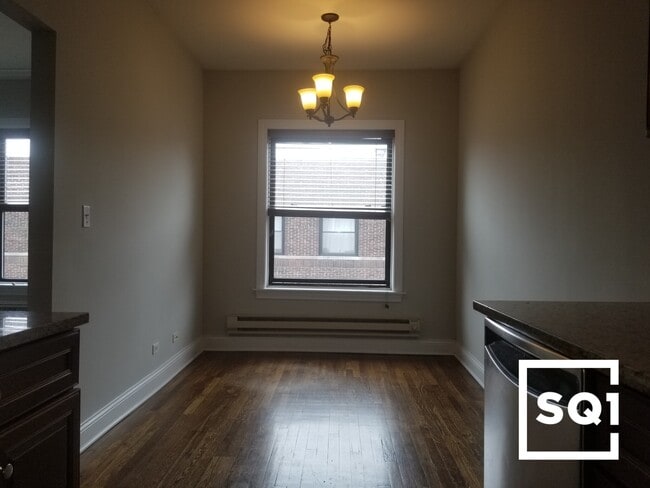 Photo - 825 W Addison St Unit 3