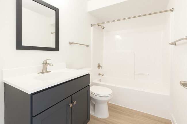 Photo - Cottonwood Creek Apartments