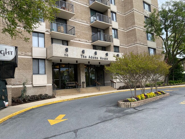 Lovely Studio Condo Unit in Rockville! - Lovely Studio Condo Unit in Rockville!