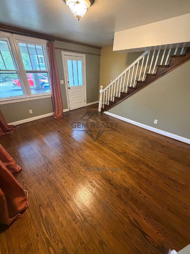 Photo - 228 Charles St
