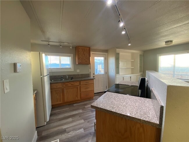 Photo - 4331 W Victoria St