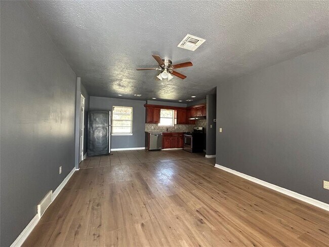 Photo - 6905 NW 60th St