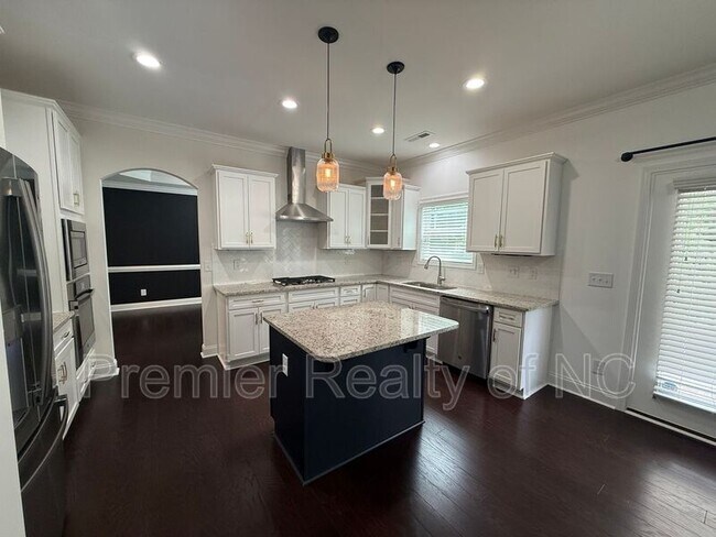 Photo - 1103 Magenta Way