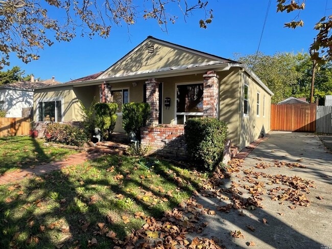 Photo - 720 Oakwood Ave