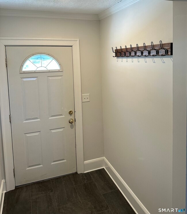 Photo - 124 Pemberwick Rd Unit Left Side