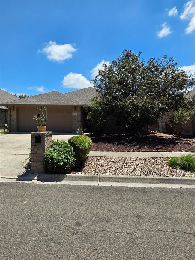 Building Photo - 651 Purple Sage Dr