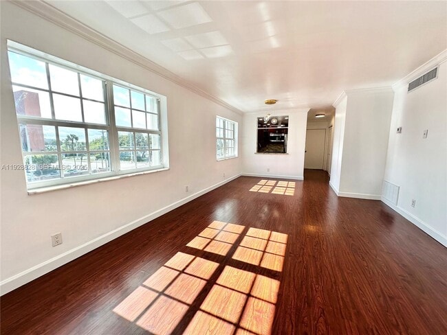 Photo - 2301 NE 14th Street Causeway Unidad 306E