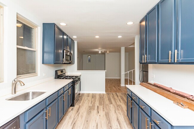 Photo - 6136 N Mozart St Unit 1