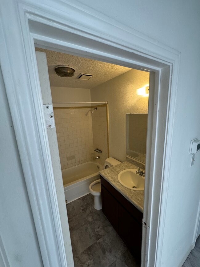 Photo - 807 N 3rd St