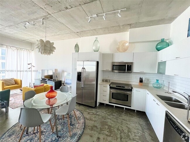 Building Photo - 133 NE 2nd Ave Unit 2403 Rental