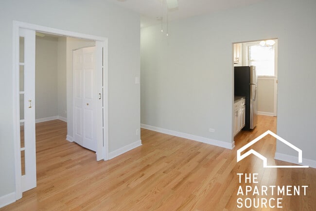 Building Photo - 1932 W Winona St Unit 3