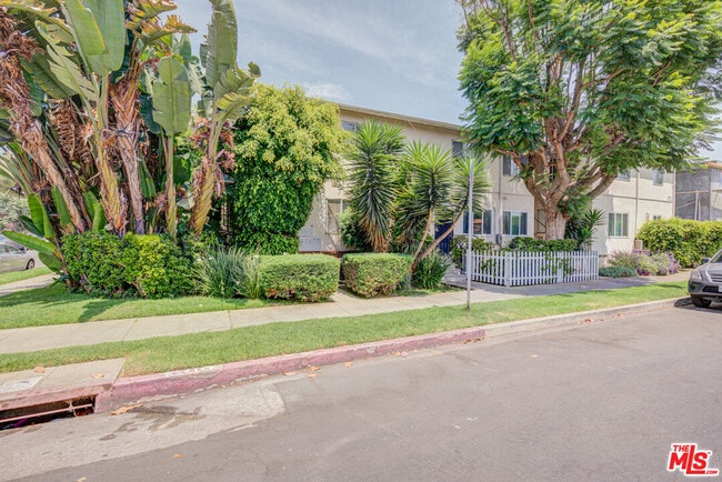 Photo - 11825 Iowa Ave Unit 4