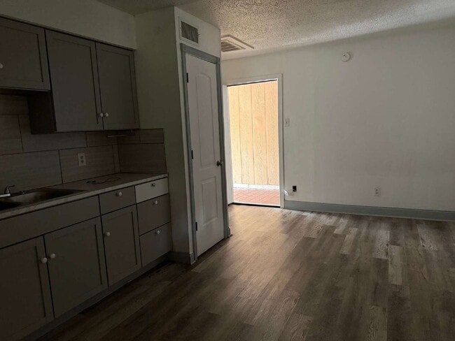 Photo - Gorgeous and Affordable 1 Bed/1 Bath, Clos... Unit 2