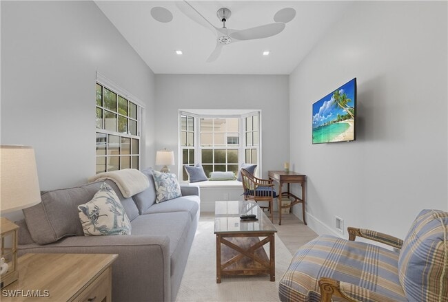 Photo - 360 Carlton Pl Unit 11