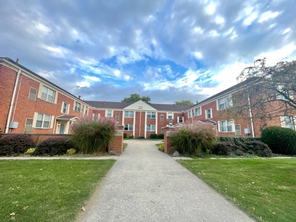 CHARMING 1 Bedroom Available! - CHARMING 1 Bedroom Available! Unit 8