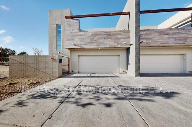 Photo - 705 Alcalde Pl SW