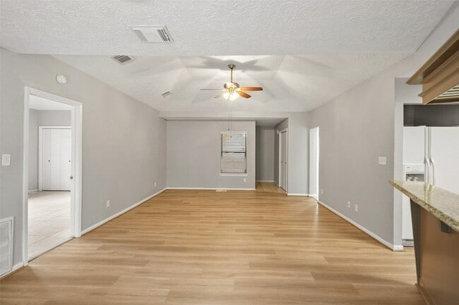 Photo - 25 Shady Oak Ln