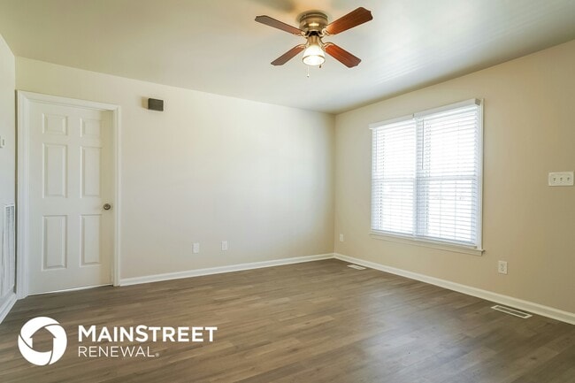 Photo - 813 Lusterleaf Pl