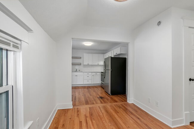 Photo - 411 6th St NW