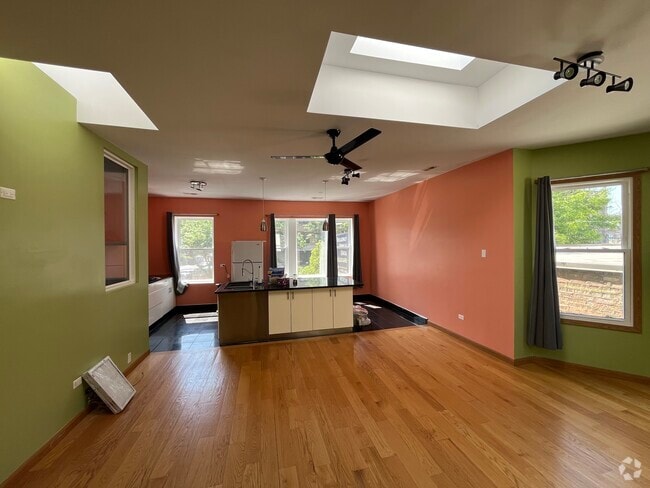 Building Photo - 5449 N Broadway St Rental