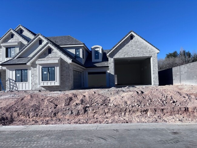 Photo - Gorgeous 7 bed 8 bath home with Swimming Pool and RV Garage