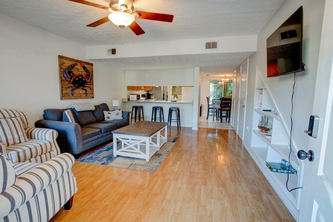 Photo - 2404 Suwanee Ln