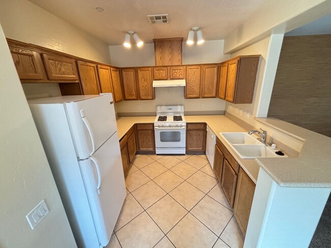 Photo - Beautiful 3Bed/2Bath/2Car Condo in Sky Pointe Community – Northwest Las Vegas! Unidad 2022
