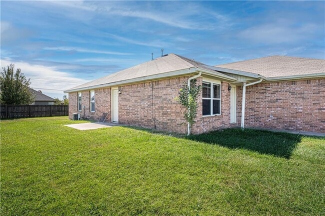 Photo - 414 E Southern Trace Dr