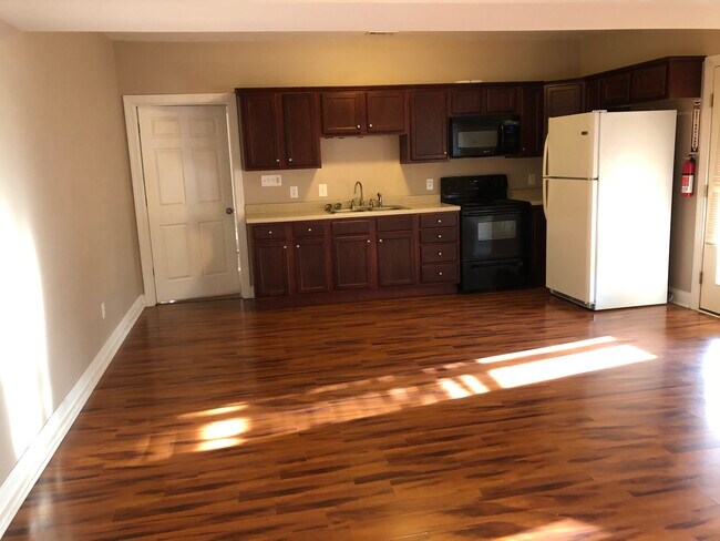 Kitchen area - 4149 New London Rd Apartments Unit 1