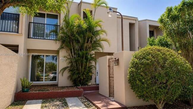 Building Photo - 9155 Fontainebleau Blvd