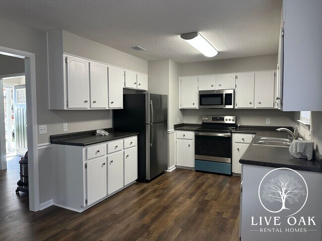 Photo - 706 Robin Hood Dr